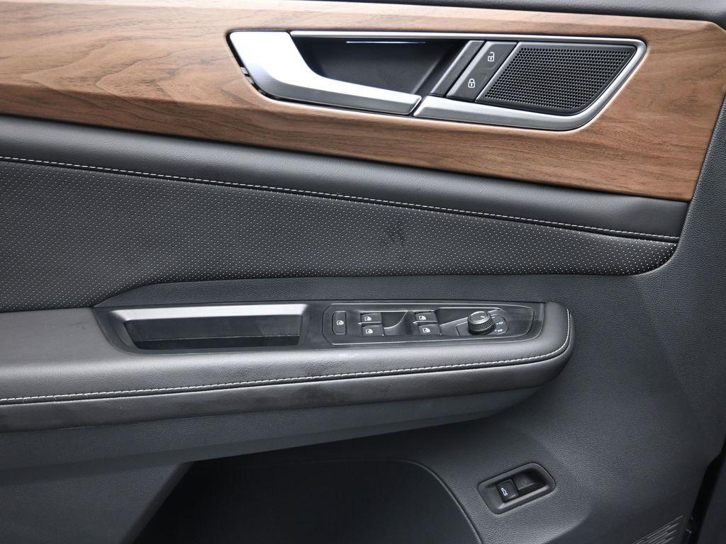 used 2025 Volkswagen Atlas car, priced at $42,856