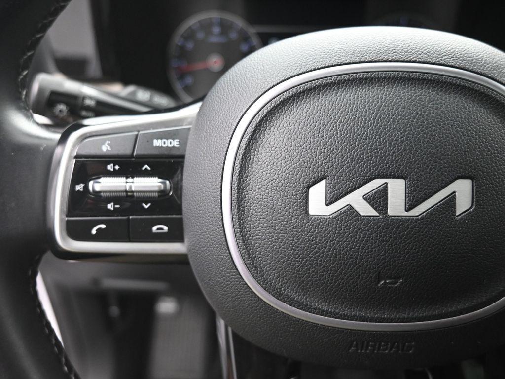 used 2022 Kia Sorento car, priced at $25,021