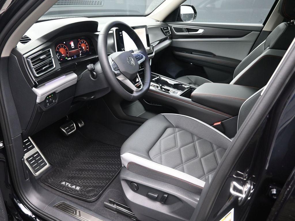 new 2025 Volkswagen Atlas car, priced at $45,101