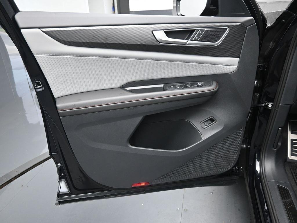 new 2025 Volkswagen Atlas car, priced at $45,101
