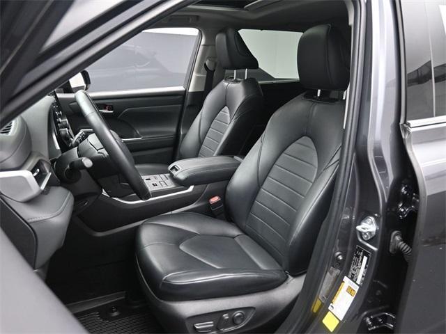 used 2022 Toyota Highlander car, priced at $33,776