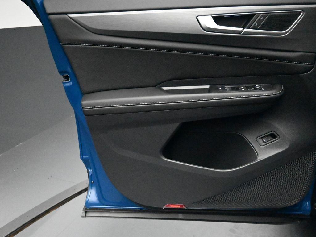 new 2026 Volkswagen Atlas Cross Sport car, priced at $45,341