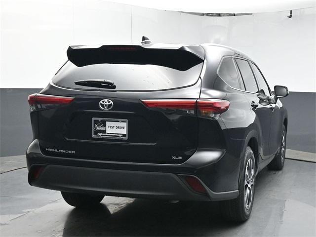 used 2022 Toyota Highlander car, priced at $33,931