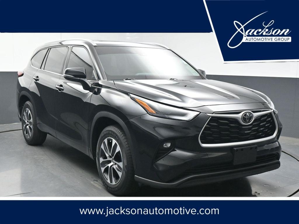 used 2022 Toyota Highlander car, priced at $32,874