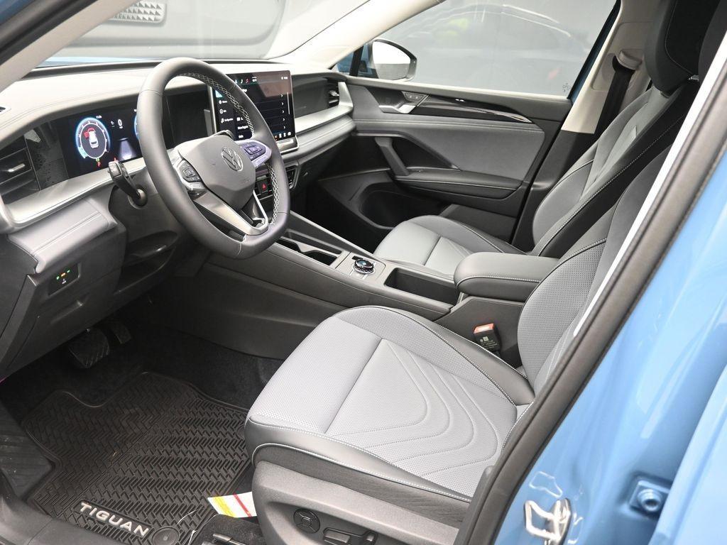 new 2025 Volkswagen Tiguan car, priced at $34,986