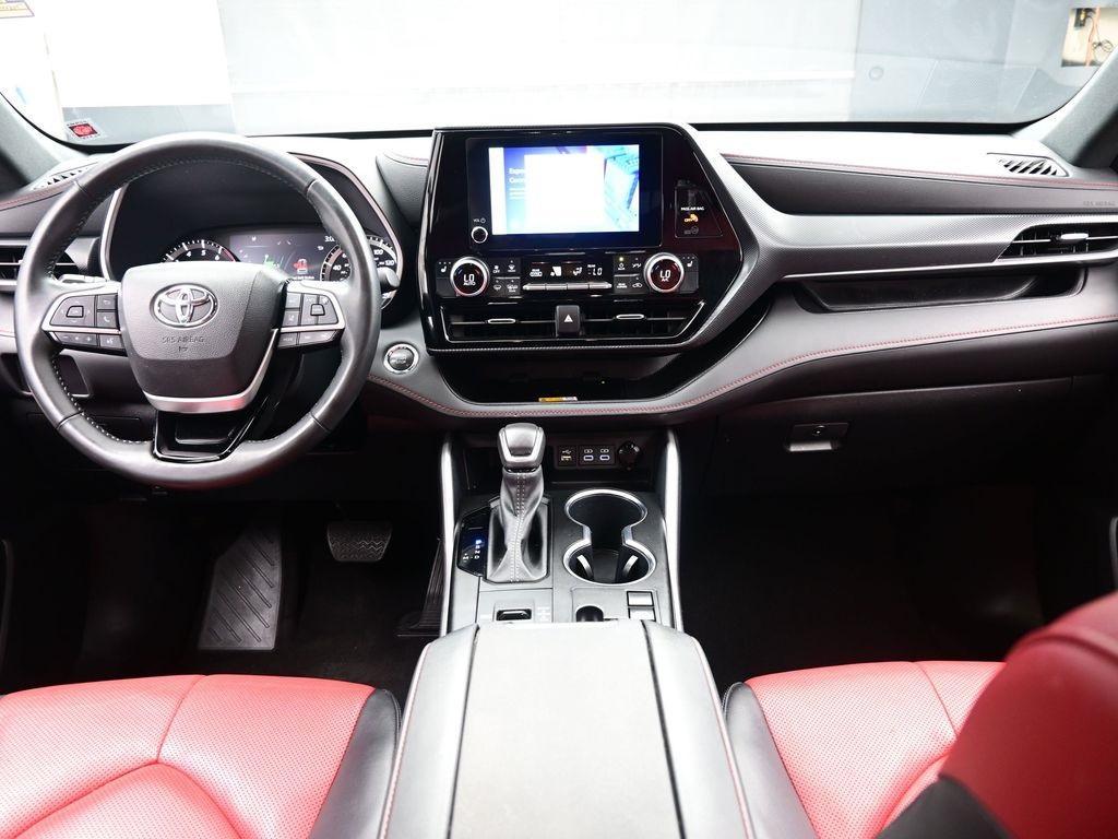 used 2023 Toyota Highlander car, priced at $38,072