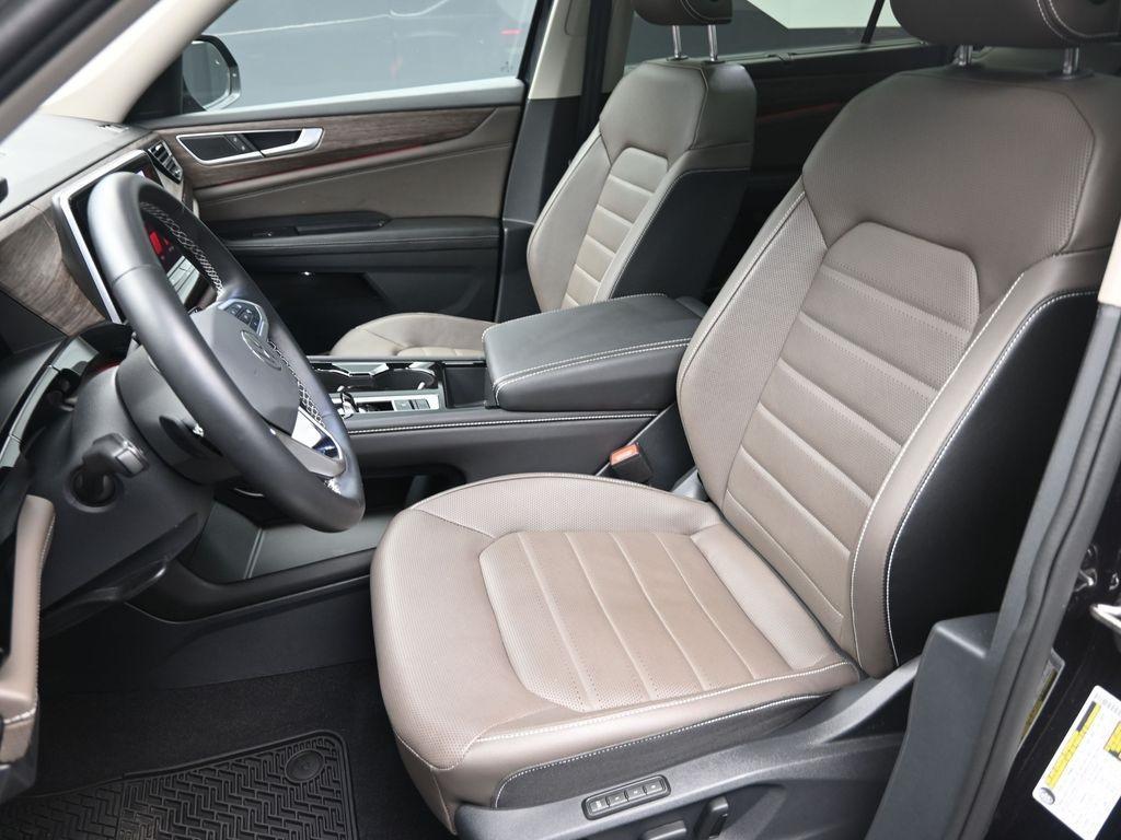 new 2025 Volkswagen Atlas car, priced at $44,306