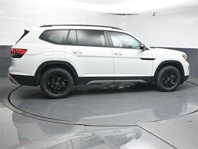 new 2025 Volkswagen Atlas car, priced at $47,601