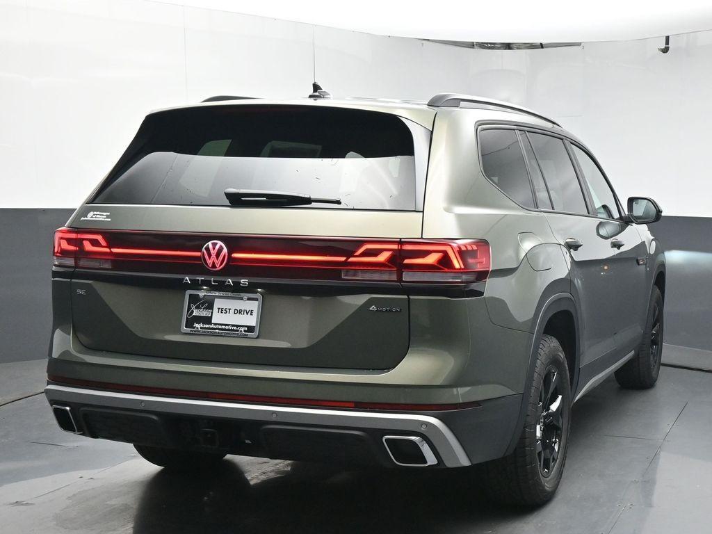 new 2025 Volkswagen Atlas car, priced at $45,101
