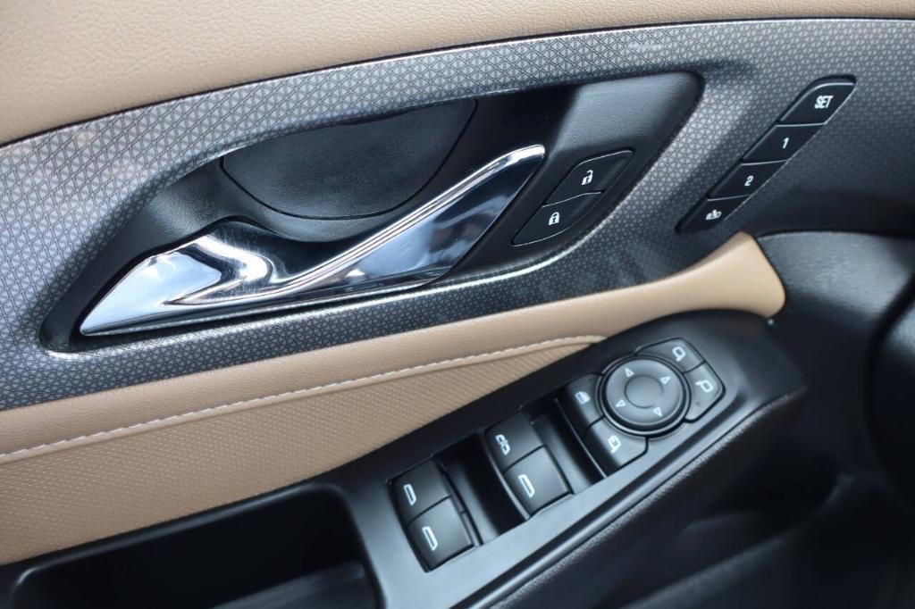 used 2023 Chevrolet Traverse car, priced at $30,900