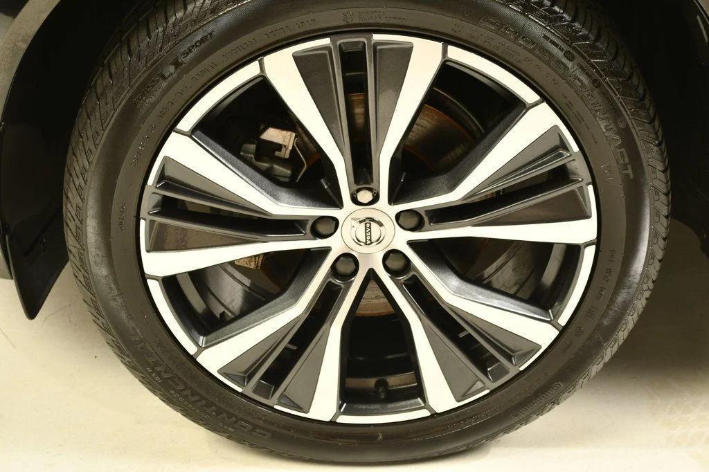 used 2022 Volvo XC60 car, priced at $32,900