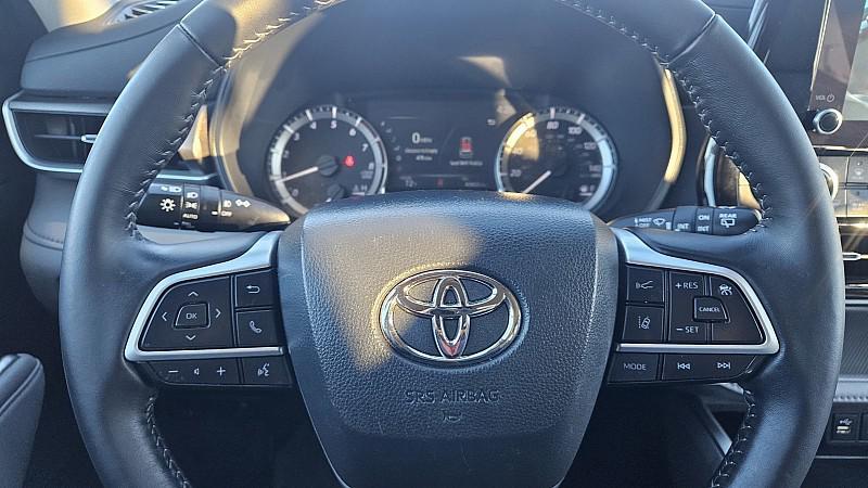 used 2023 Toyota Highlander car, priced at $33,997