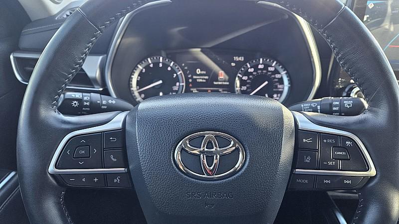 used 2022 Toyota Highlander car, priced at $37,980