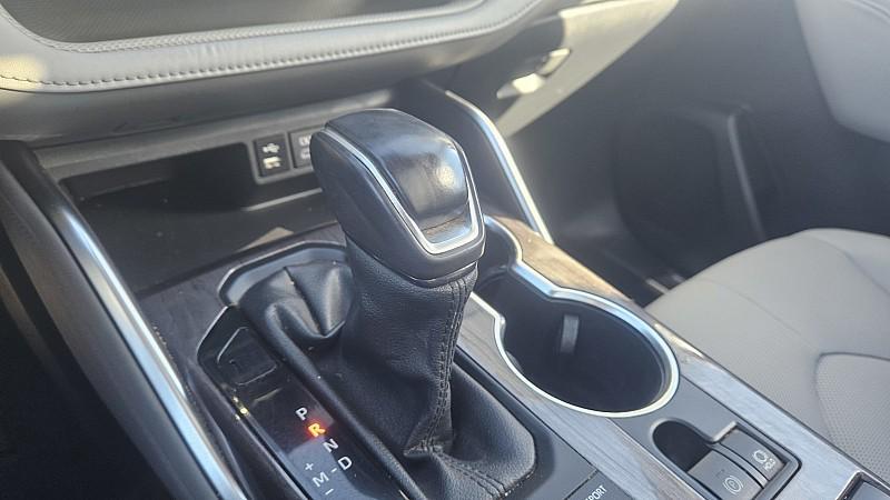 used 2022 Toyota Highlander car, priced at $32,999