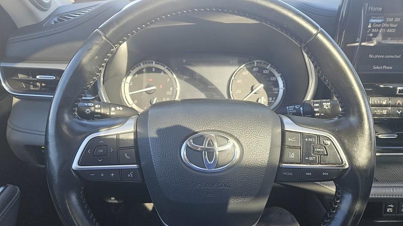 used 2022 Toyota Highlander car, priced at $32,999
