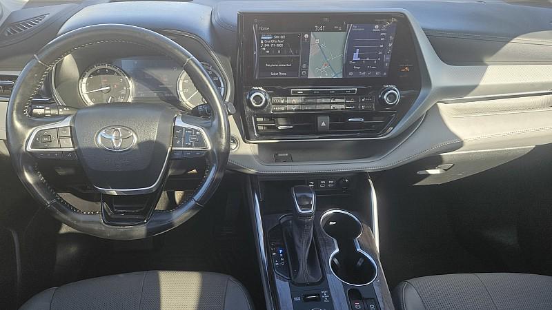 used 2022 Toyota Highlander car, priced at $32,999