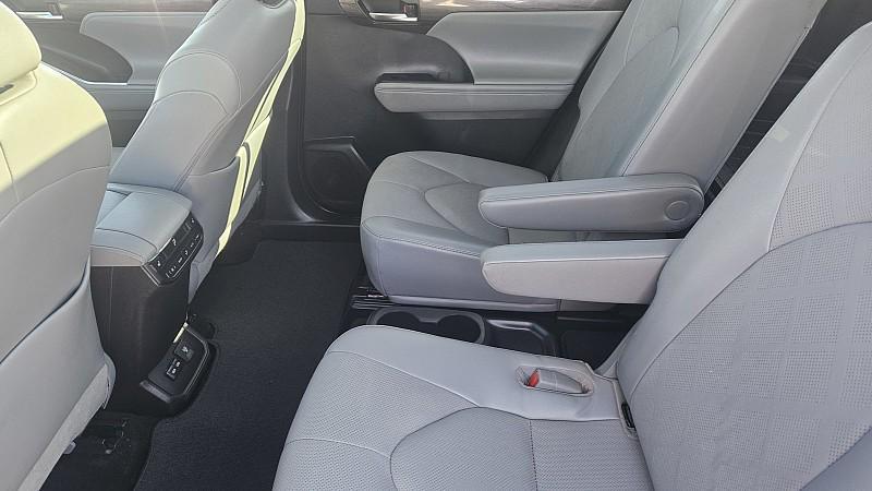 used 2022 Toyota Highlander car, priced at $32,999
