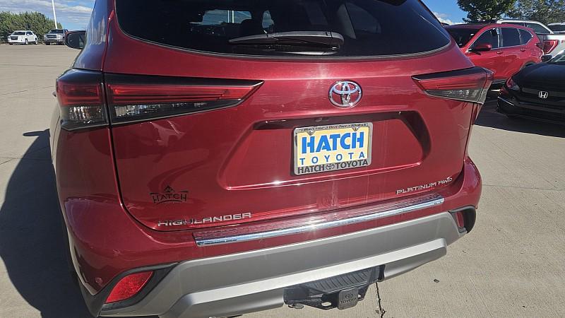 used 2022 Toyota Highlander car, priced at $32,999