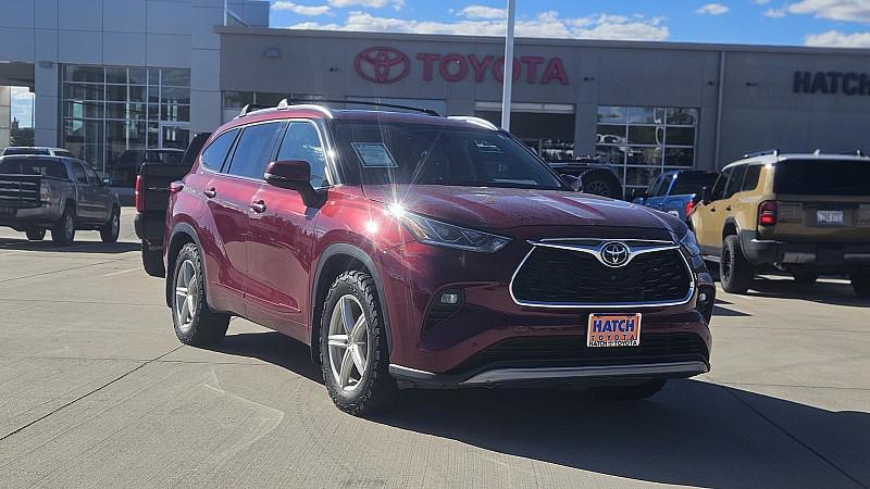 used 2022 Toyota Highlander car, priced at $32,999