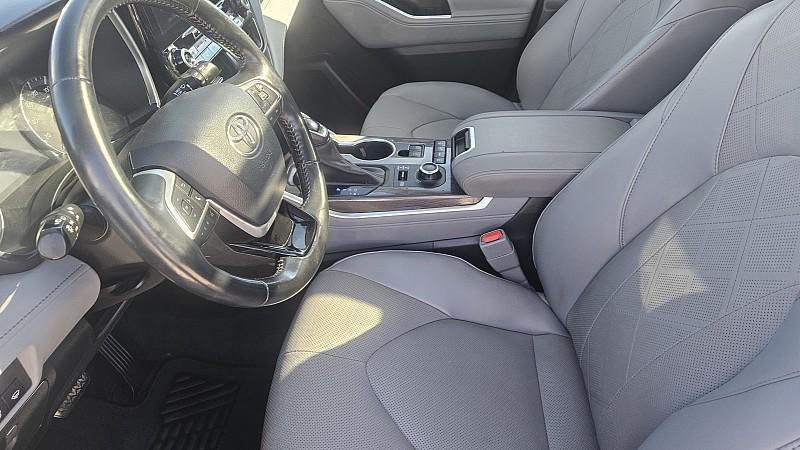 used 2022 Toyota Highlander car, priced at $32,999