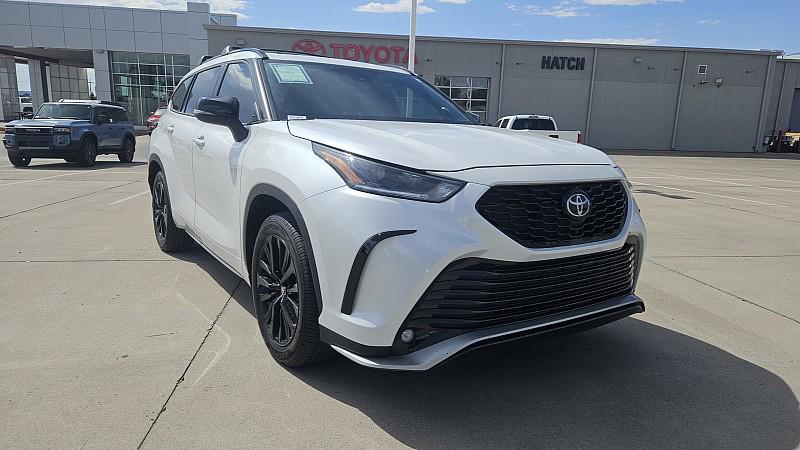 used 2024 Toyota Highlander car, priced at $38,499