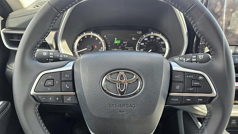 used 2024 Toyota Highlander car, priced at $46,577