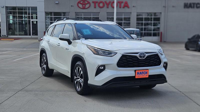 used 2020 Toyota Highlander Hybrid car, priced at $35,997