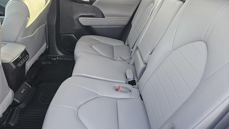 used 2022 Toyota Highlander car, priced at $34,299