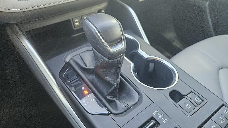 used 2022 Toyota Highlander car, priced at $34,299