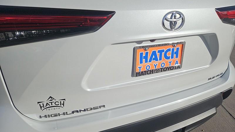 used 2022 Toyota Highlander car, priced at $34,299