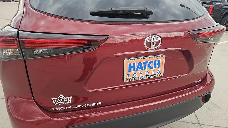 used 2024 Toyota Highlander car, priced at $39,999