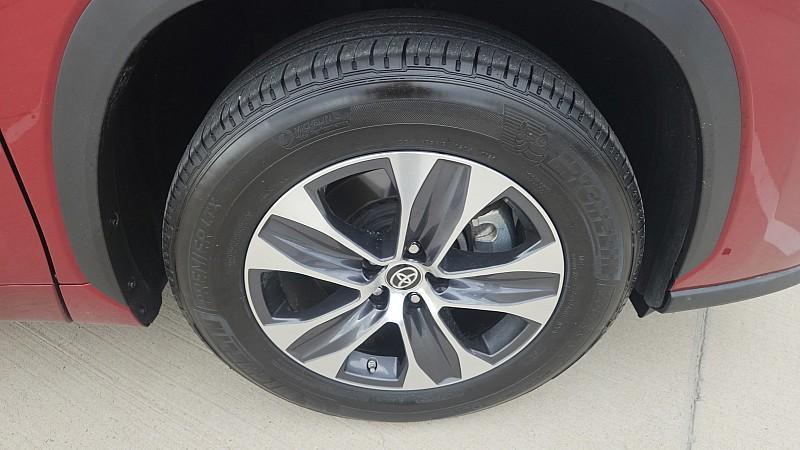 used 2024 Toyota Highlander car, priced at $39,999