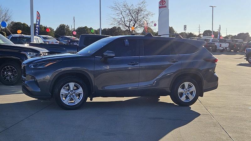 used 2024 Toyota Highlander car, priced at $39,999