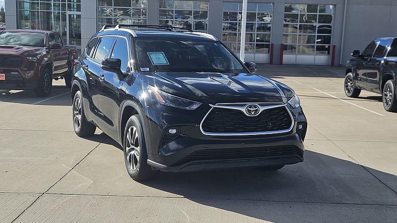 used 2022 Toyota Highlander car, priced at $35,997