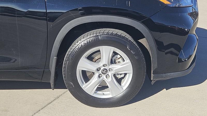 used 2023 Toyota Highlander car, priced at $35,999