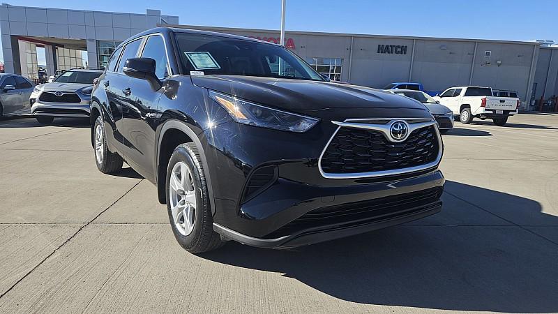 used 2023 Toyota Highlander car, priced at $35,999