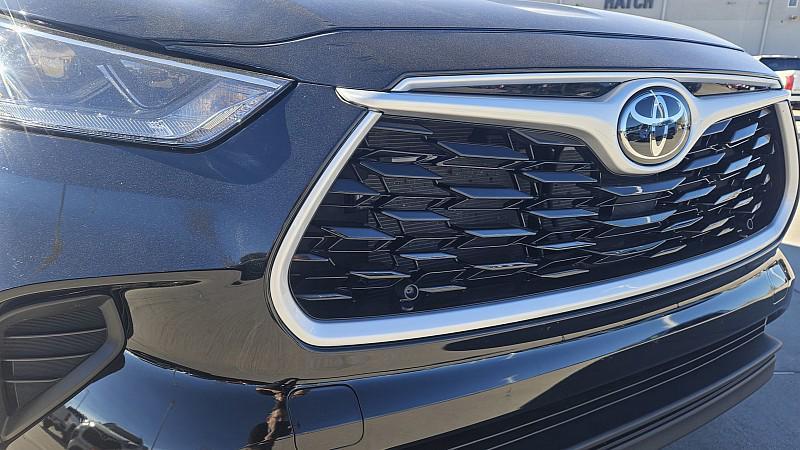 used 2023 Toyota Highlander car, priced at $35,999