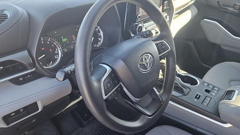 used 2023 Toyota Highlander car, priced at $35,999