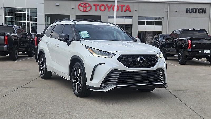 used 2022 Toyota Highlander car, priced at $39,499