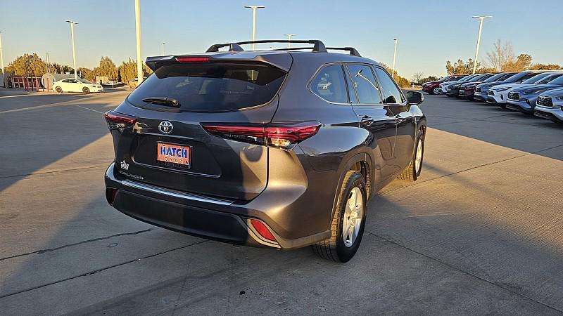 used 2021 Toyota Highlander car, priced at $27,707