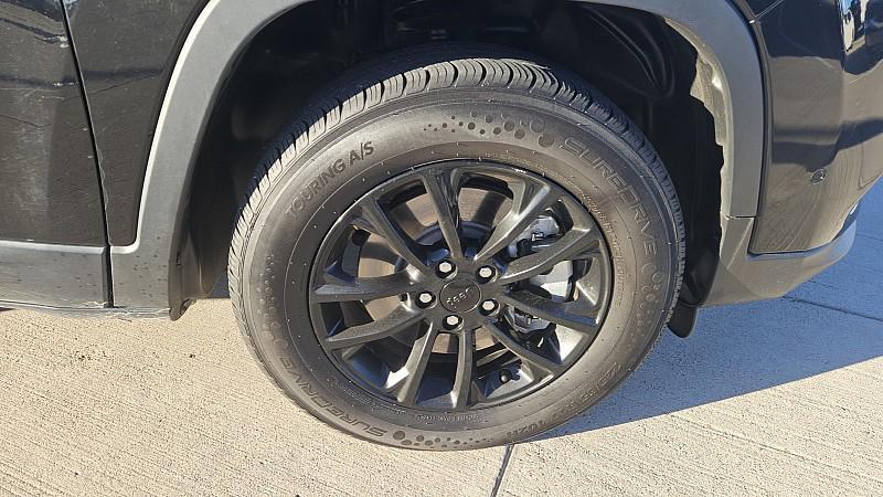 used 2023 Jeep Cherokee car, priced at $25,997