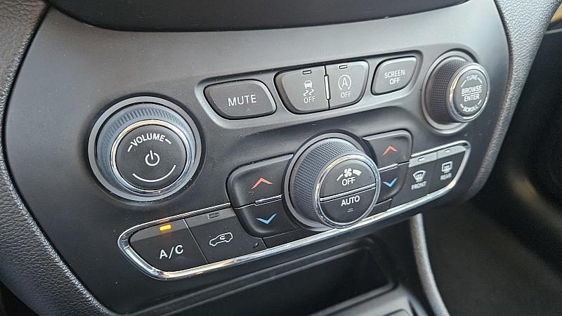used 2023 Jeep Cherokee car, priced at $25,997