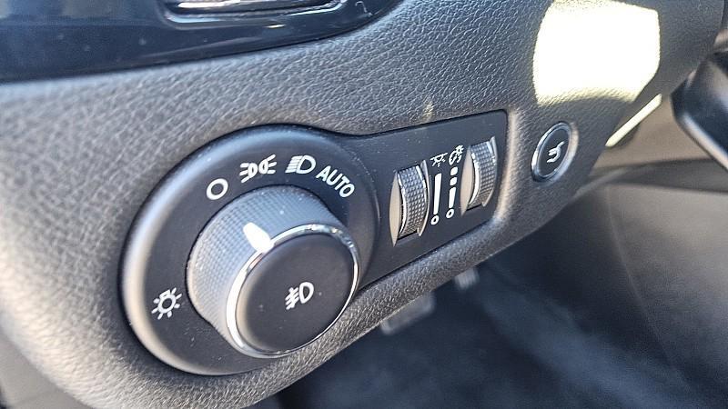 used 2023 Jeep Cherokee car, priced at $25,997