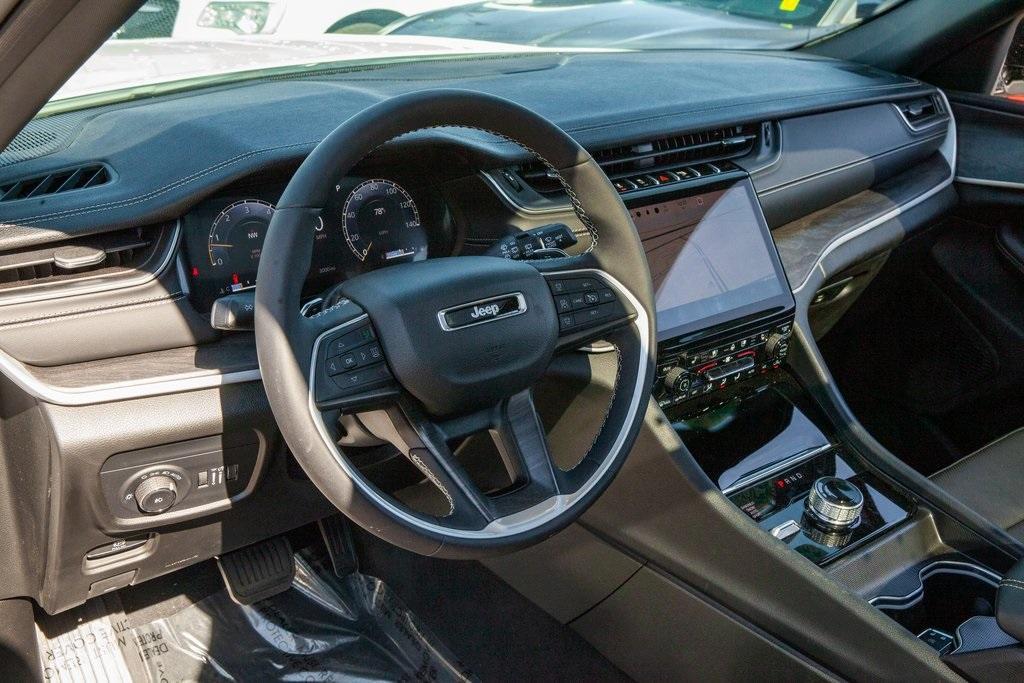 used 2025 Jeep Grand Cherokee car, priced at $43,950