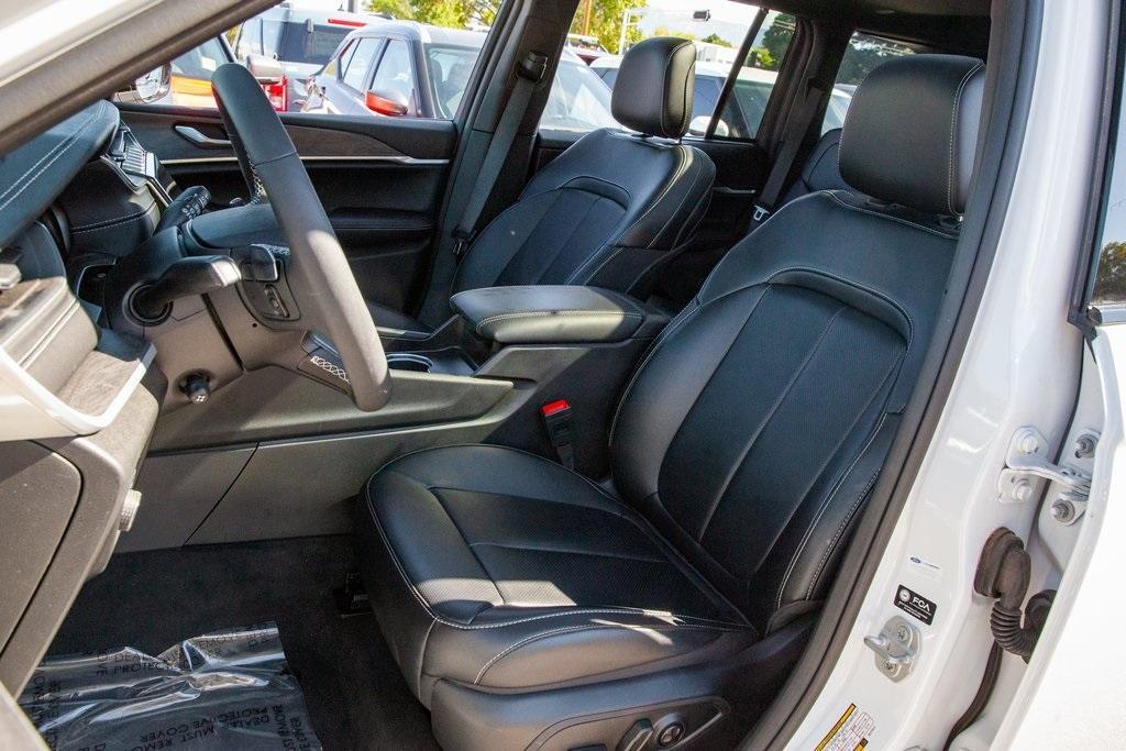 used 2025 Jeep Grand Cherokee car, priced at $43,950