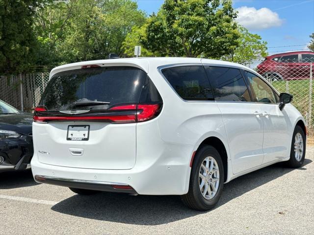 new 2025 Chrysler Pacifica car, priced at $44,727