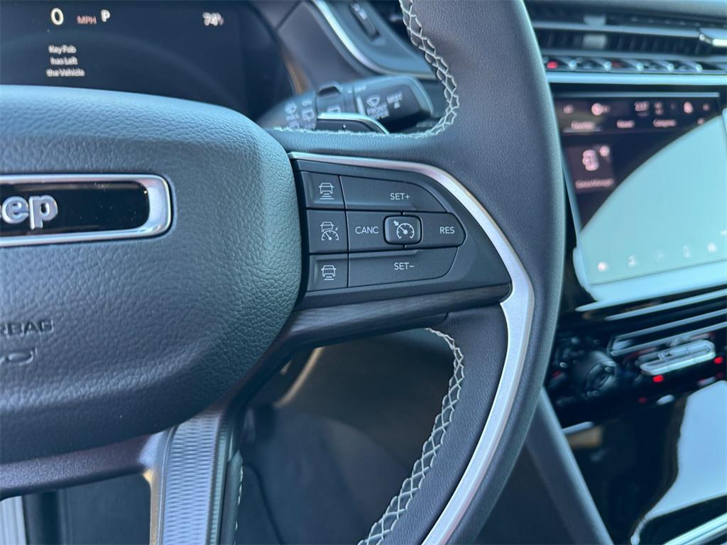 new 2025 Jeep Grand Cherokee car, priced at $39,925