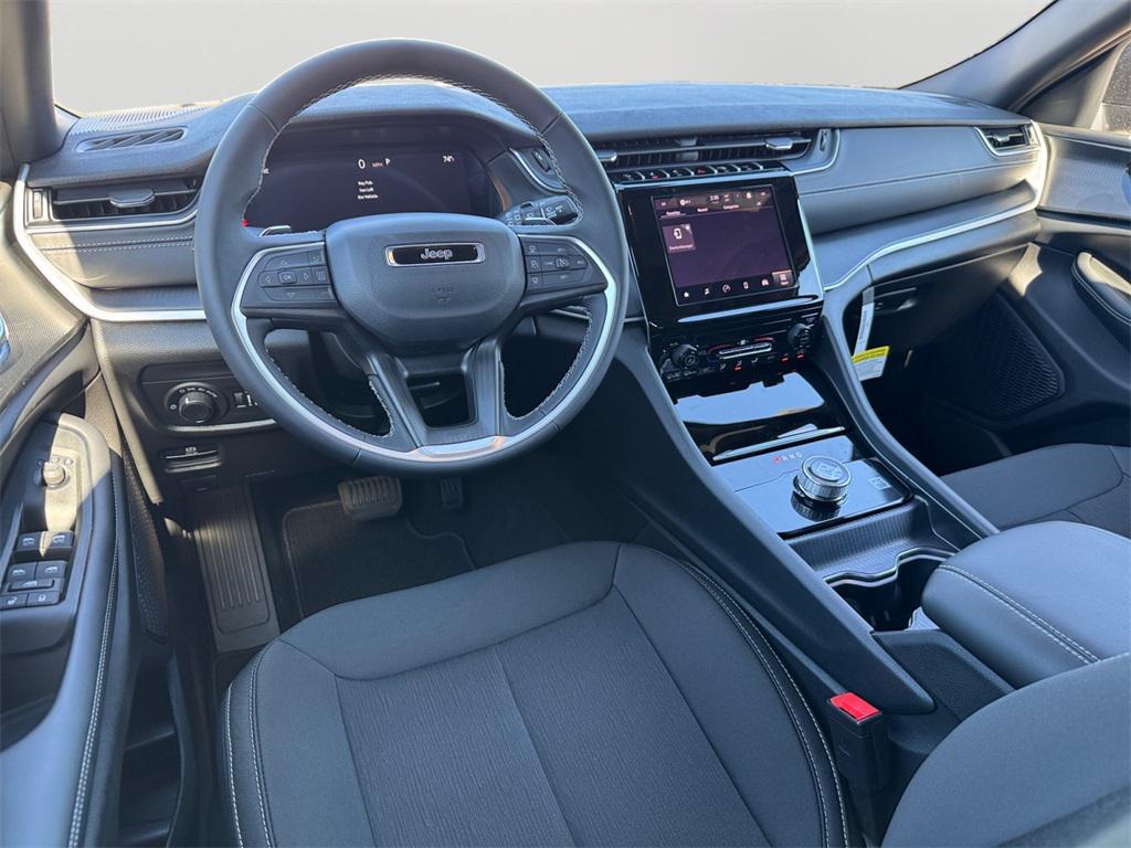 new 2025 Jeep Grand Cherokee car, priced at $39,925