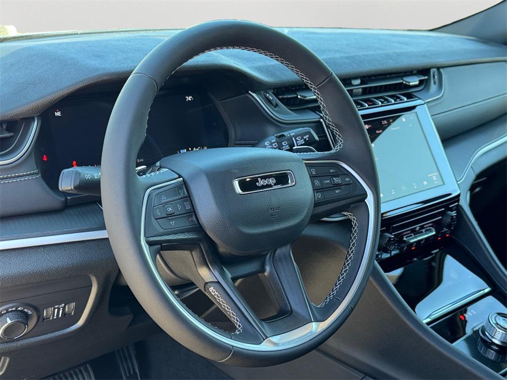 new 2025 Jeep Grand Cherokee car, priced at $39,925