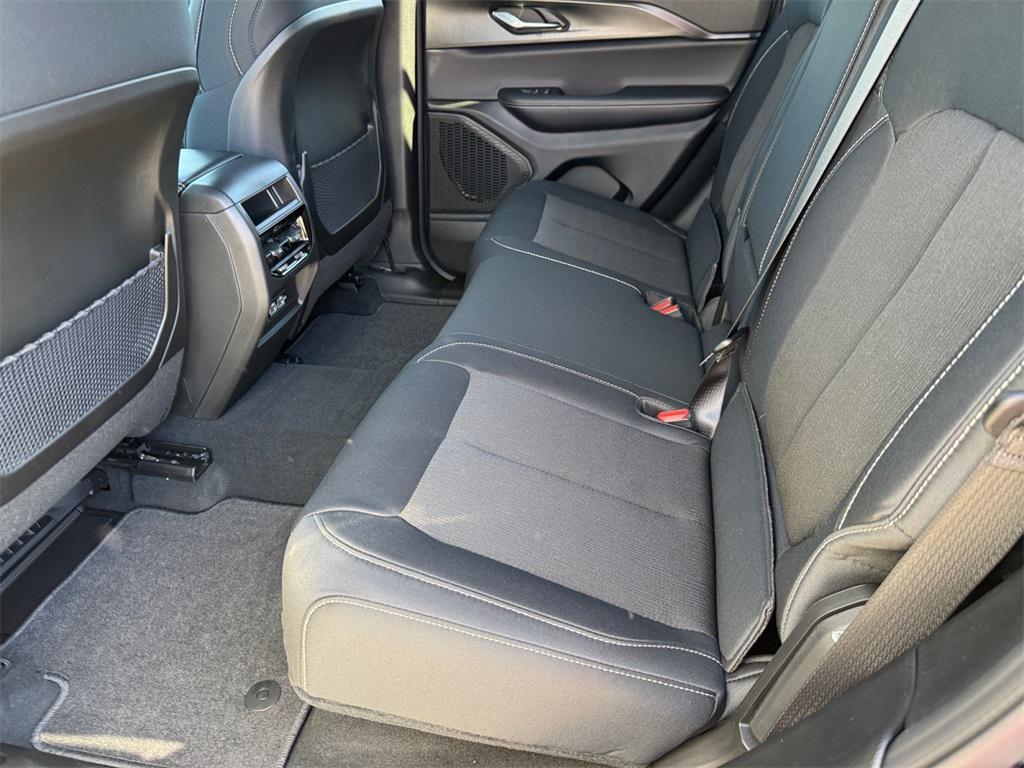 new 2025 Jeep Grand Cherokee car, priced at $39,925